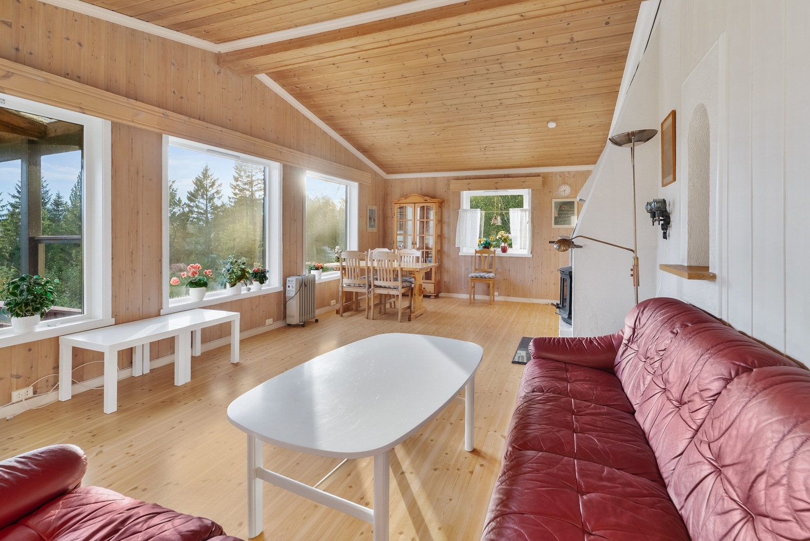 Fin beliggenhet noe tilbaketrukket fra veien. Galleribilde