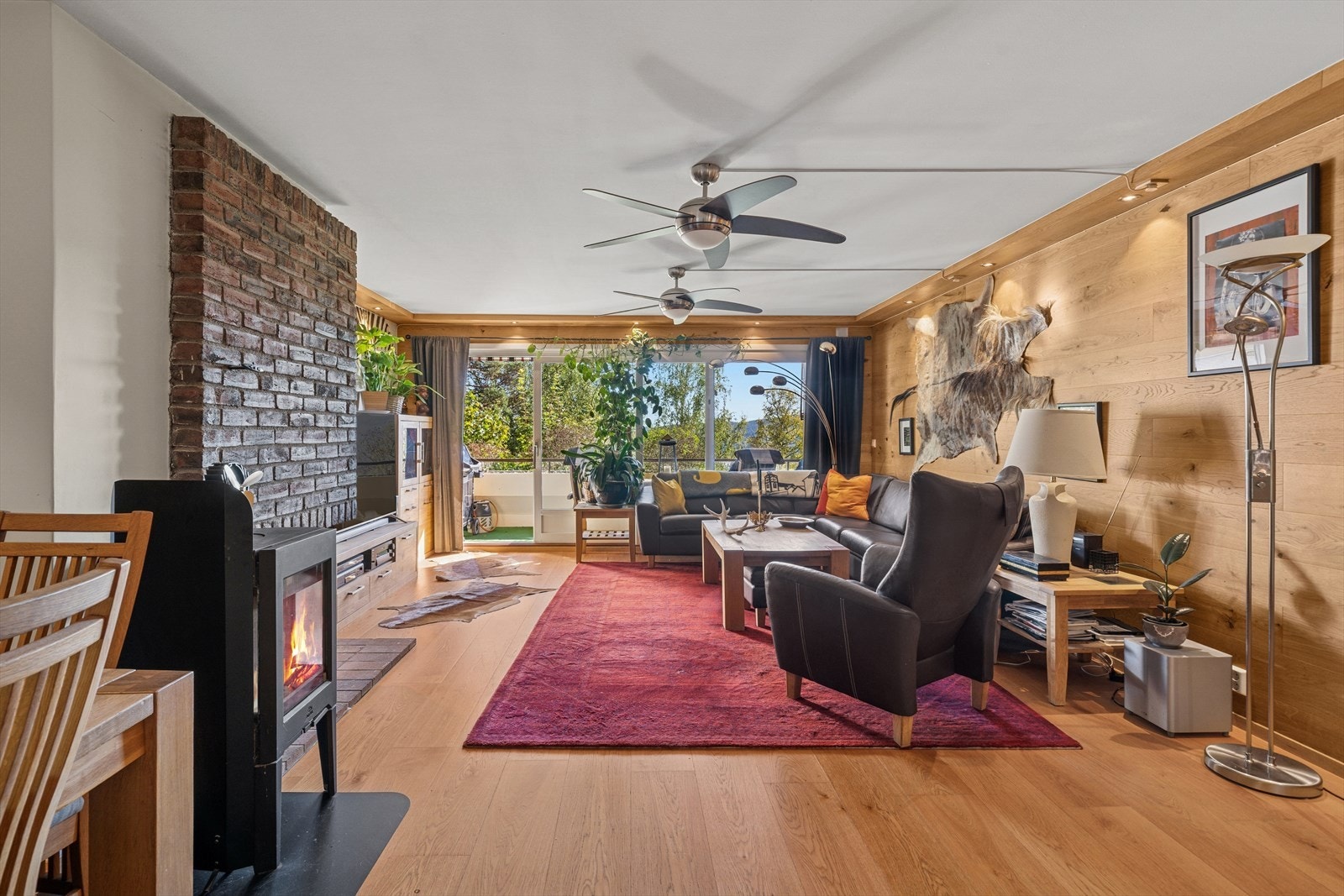 Delikat og romslig stue med gode møbleringsmuligheter. Galleribilde