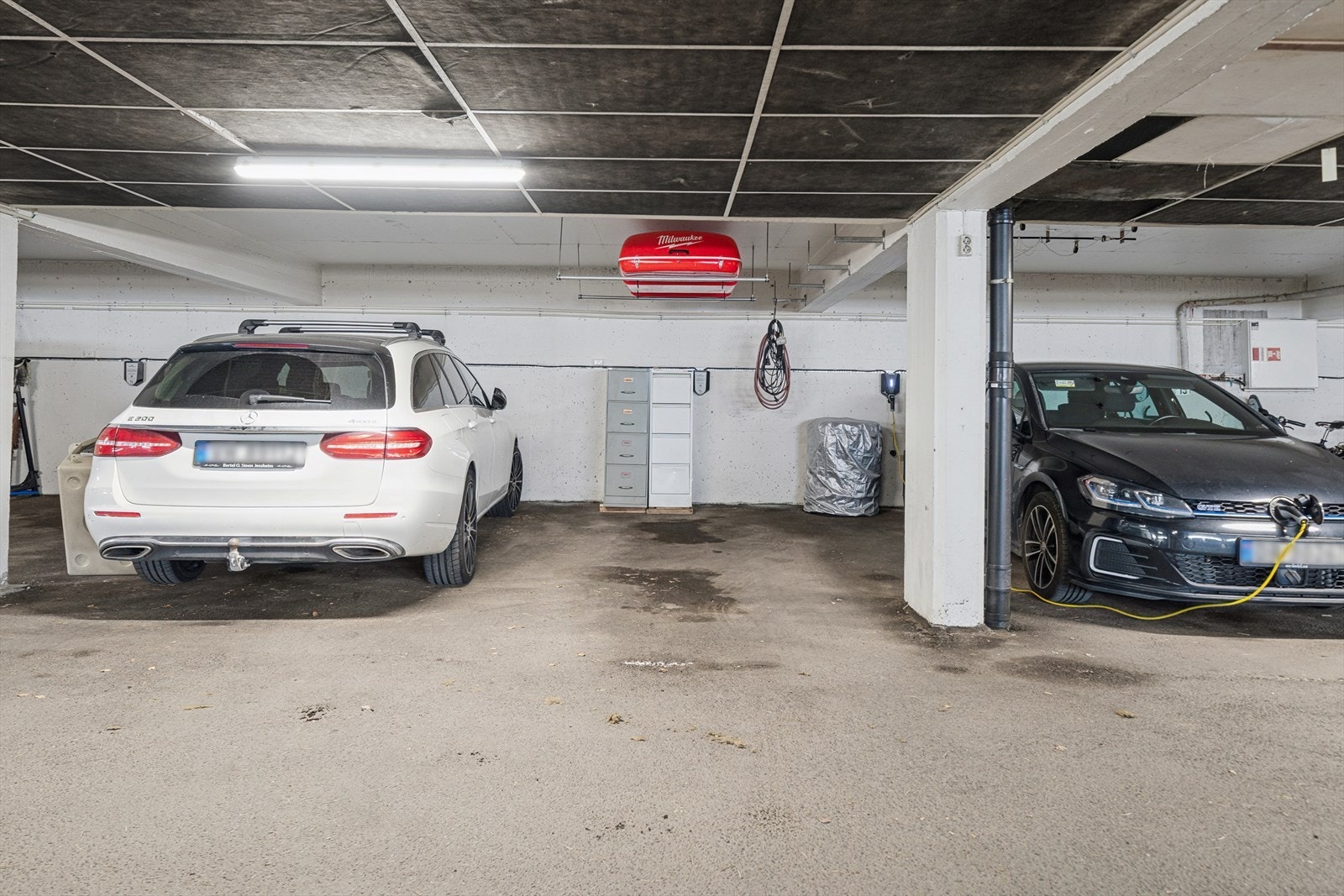 Leiligheten disponerer en garasjeplass i felles, lukket garasjeanlegg med elbillader. Galleribilde