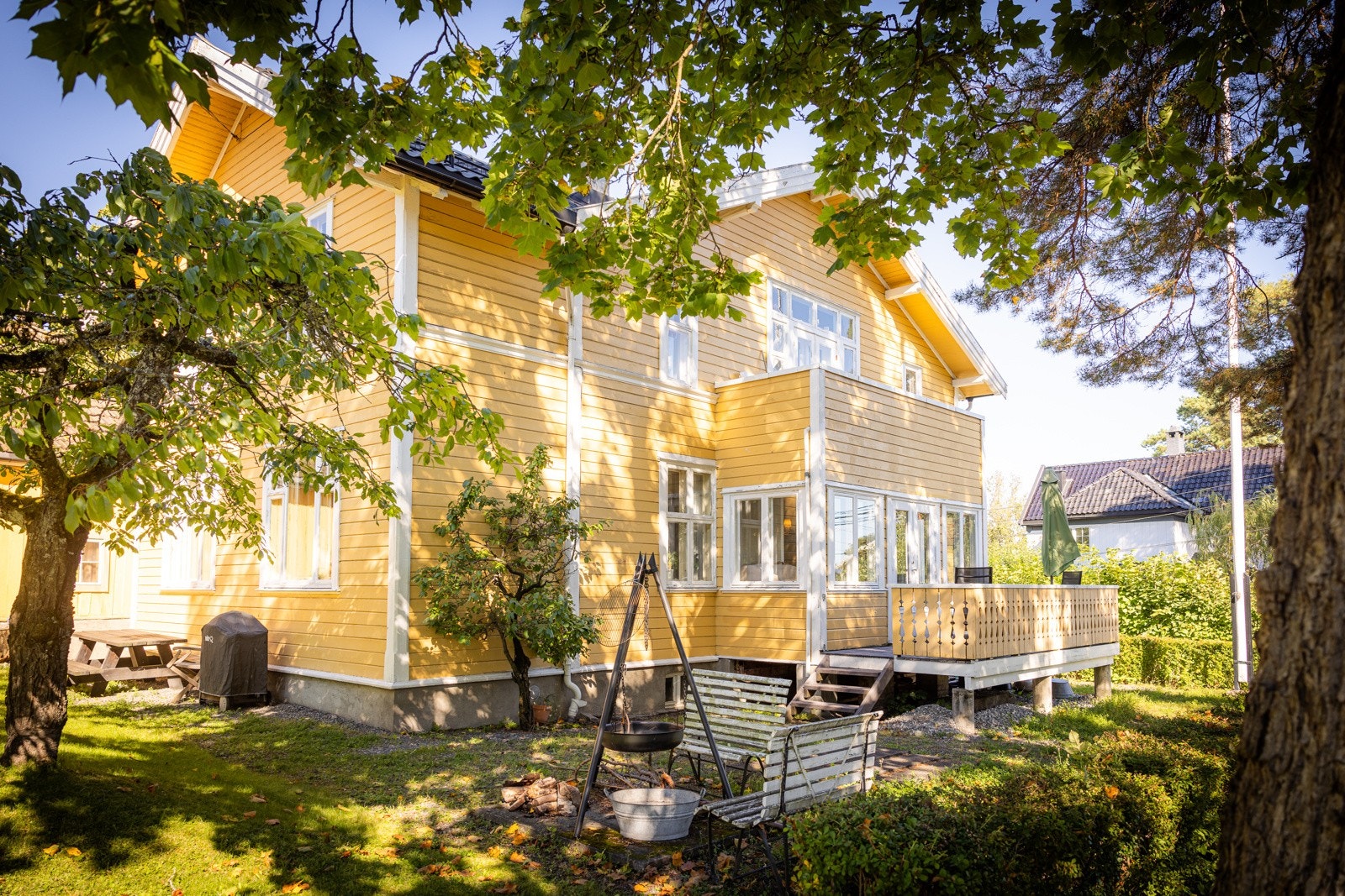 Villaen er tegnet av den anerkjente arkitekten Ove Ekman, som har tegnet et mangfold av boliger på Bygdøy og Oslo vest. Galleribilde