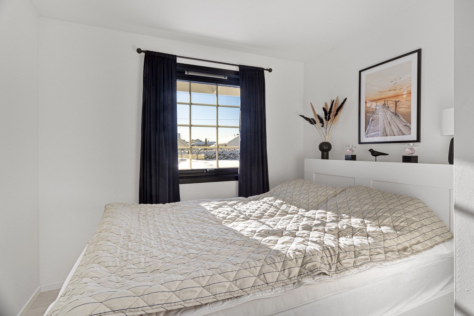 Innredet rom med seng (ikke godkjent). Galleribilde