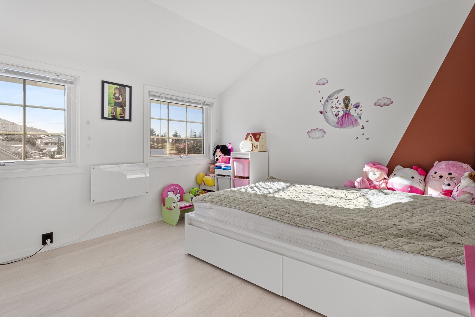 Soverommene har gode lys og lufteforhold og utstråler en behagelig atmosfære for avslapning og hvile. Galleribilde