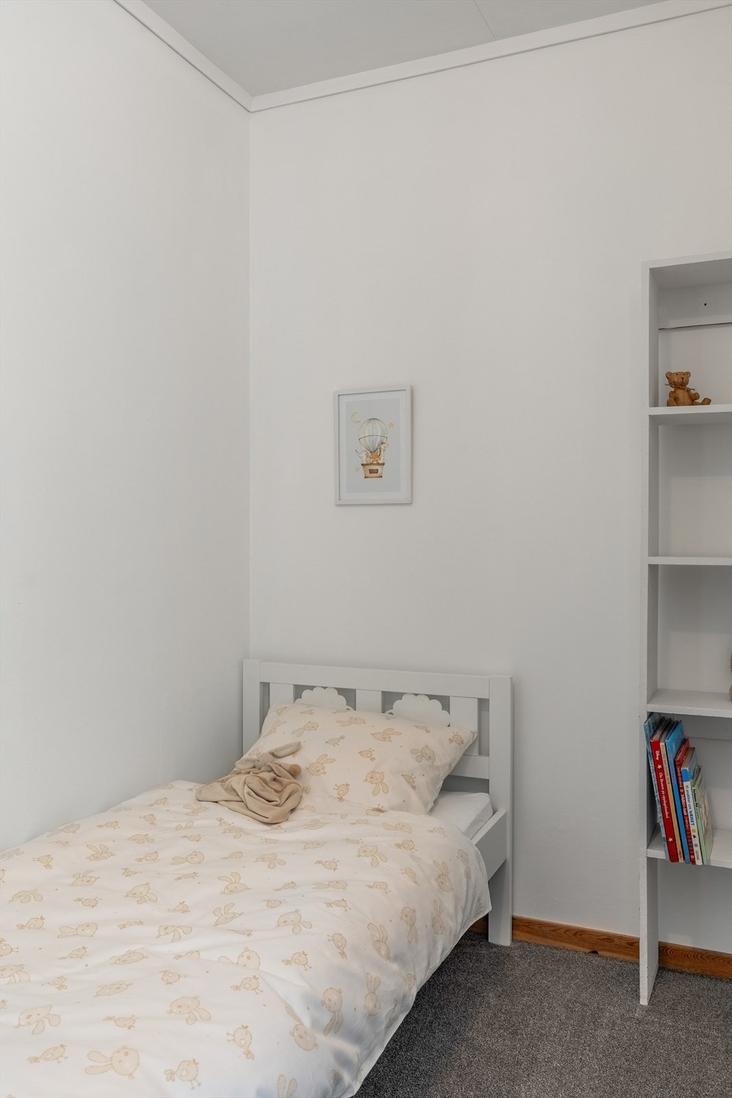 Rommet er innredet som soverom, men er ikke et godkjent soverom (opprinnelig godkjent arbeidsrom) Galleribilde