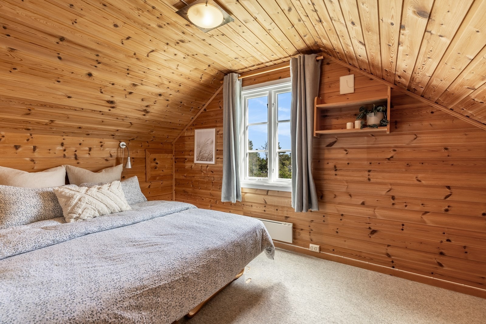 Rom i loftsetasje benyttet som soverom (ikke godkjent) Galleribilde