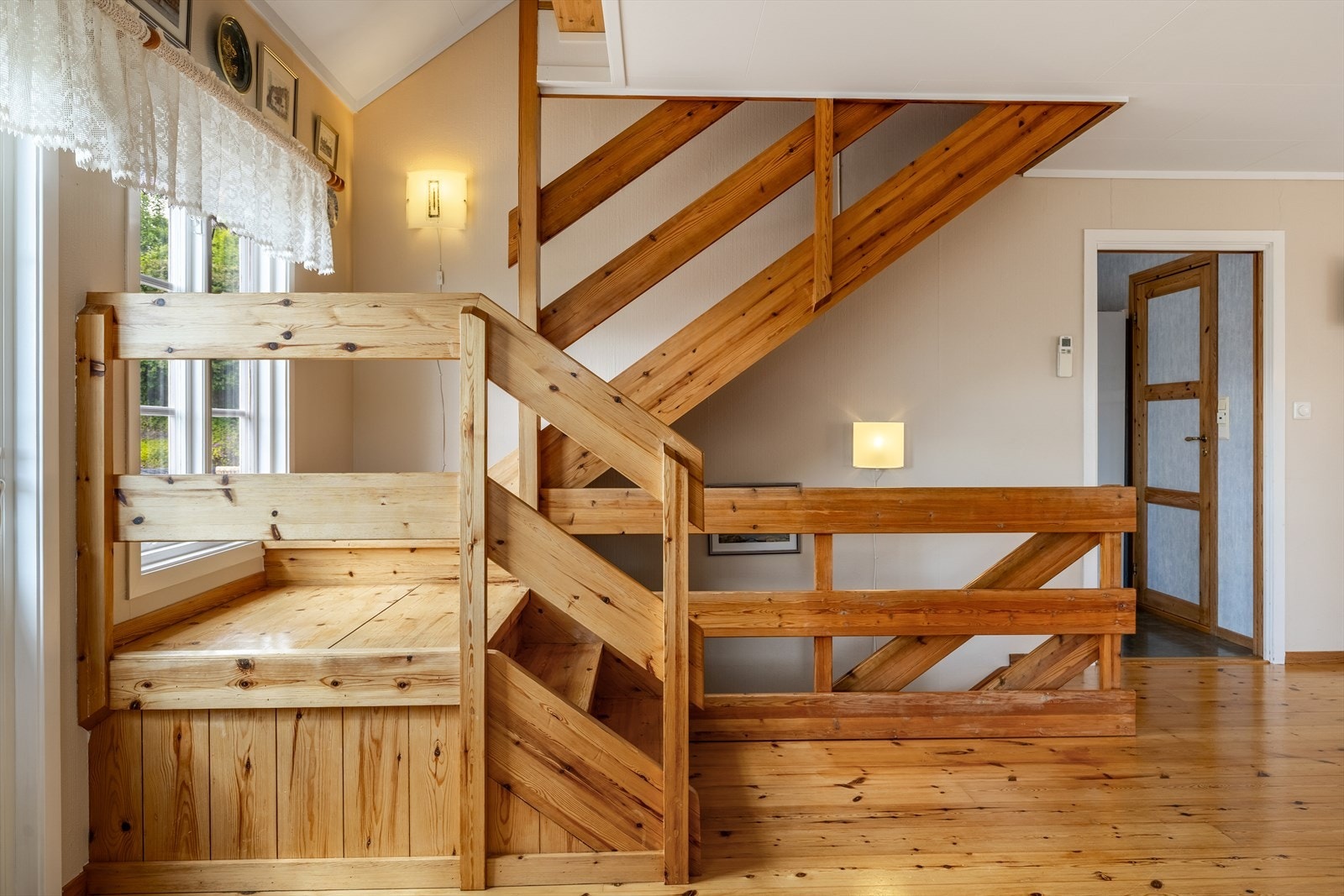 Trapp opp til loftsetasjen Galleribilde