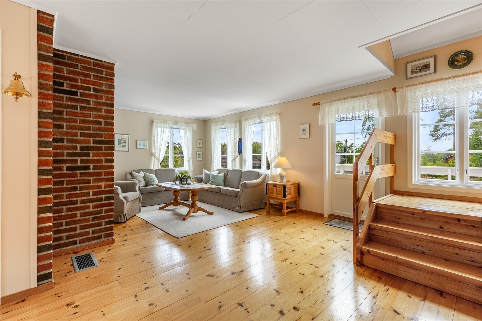 Stue med utgang til terrasse Galleribilde