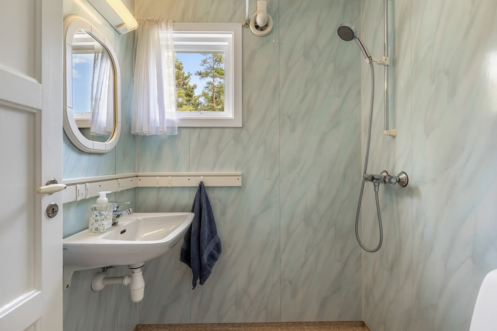 Bad i hovedetasje Galleribilde