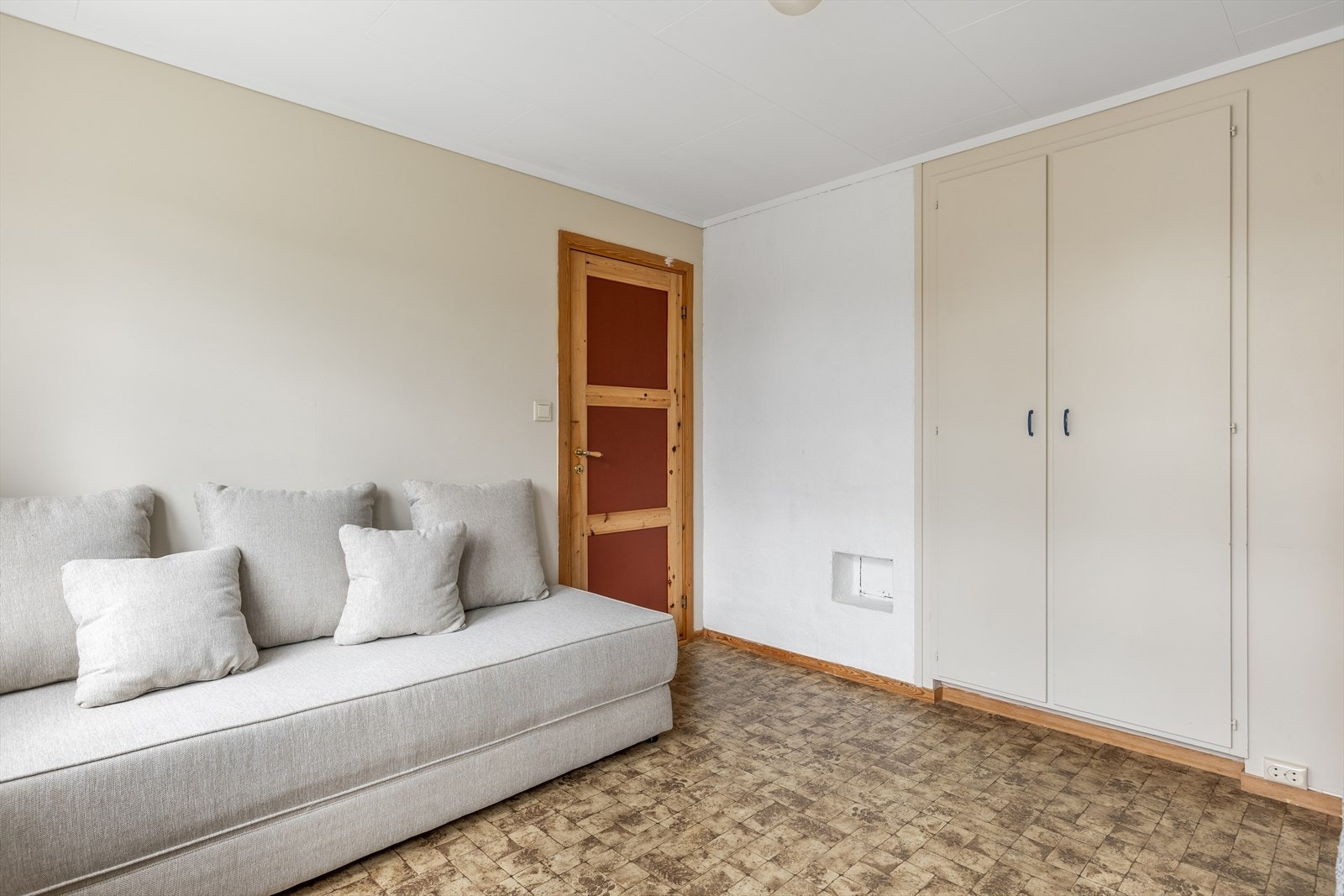 Soverommet har innebygde skap Galleribilde