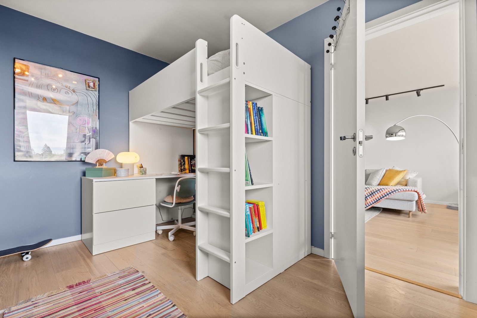 Soverom II - Rommets størrelse sørger for flere gode innredningsmuligheter. Galleribilde