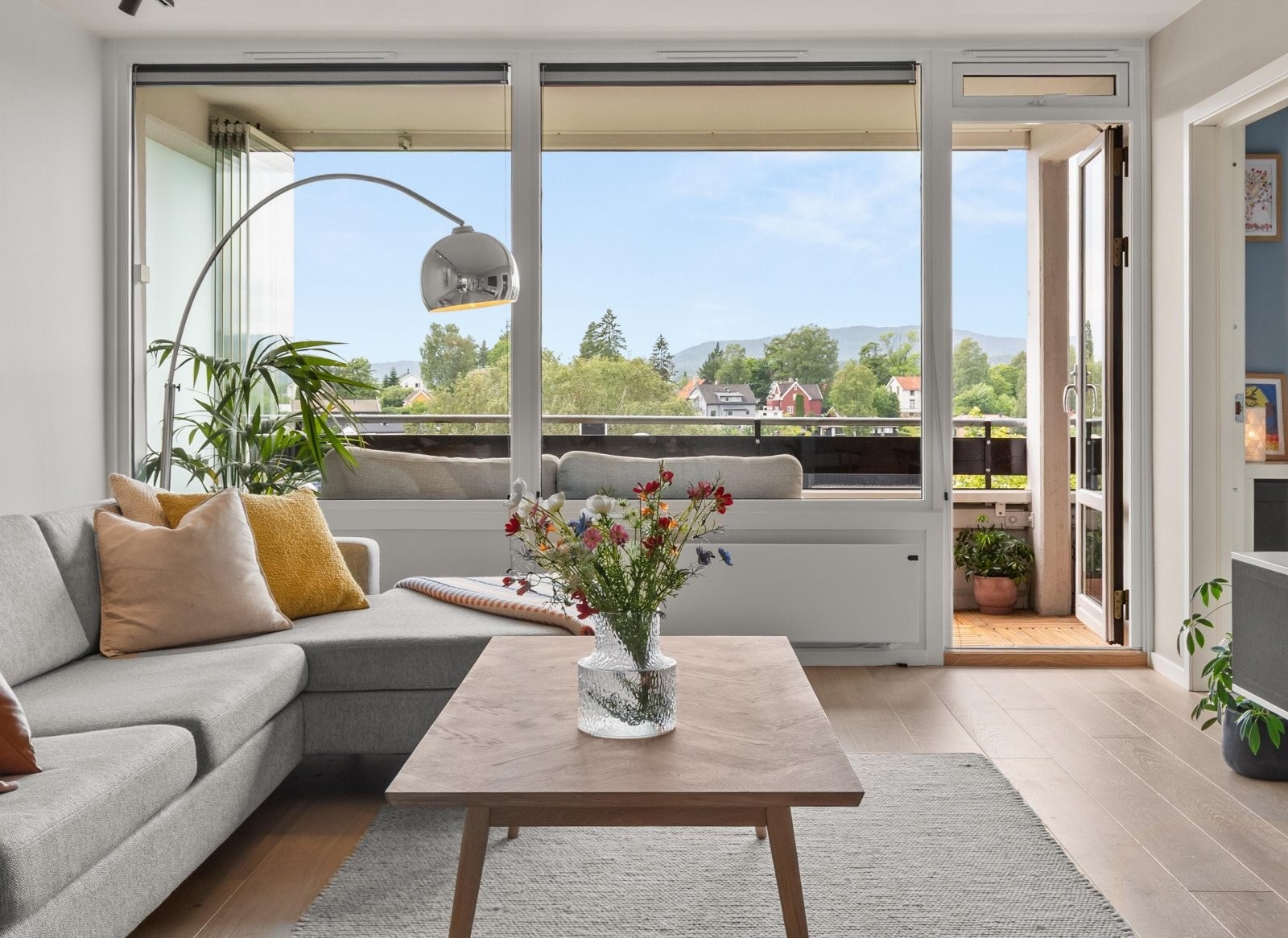 PrivatMegleren Park v/ Christoffer Brekke-Hammersland og Helene Skare har gleden av å presentere en delikat oppusset 3(4)-roms i populære Orebakken borettslag. Galleribilde