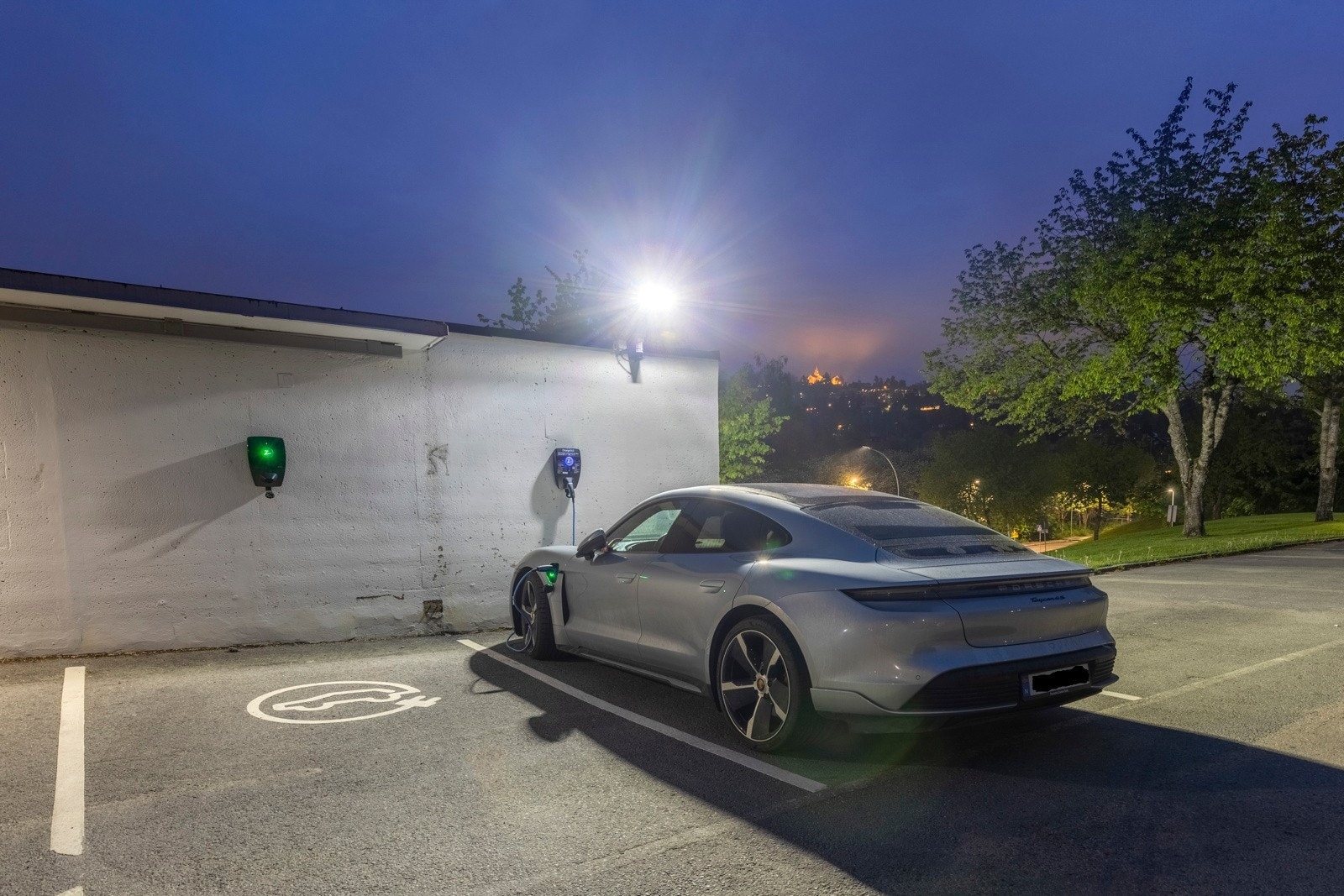 To hurtigladere for gjester, enkel sms-betalingsløsning Galleribilde