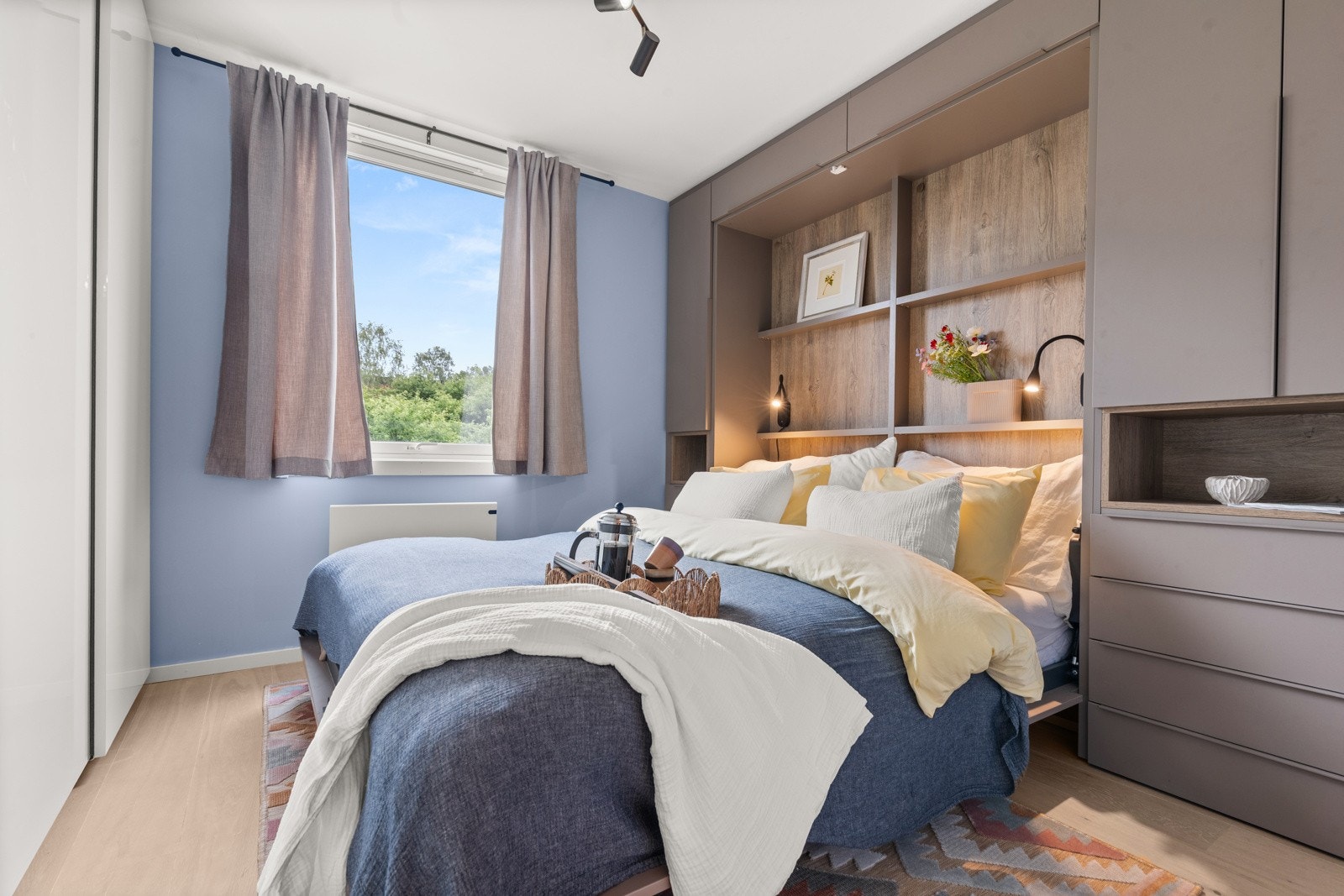 På hovedsoverom er det etablert en spesialbygd skapseng. Galleribilde