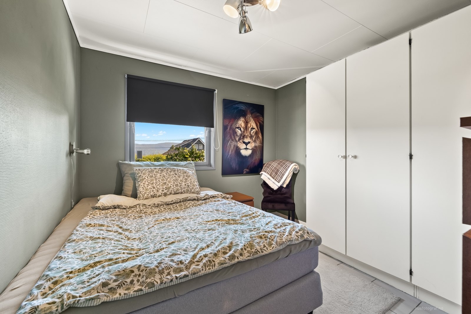 Soverom 2 - Det andre soverommet passer perfekt som barnerom, gjesterom eller kontor, og har innebygde garderobeskap. Galleribilde