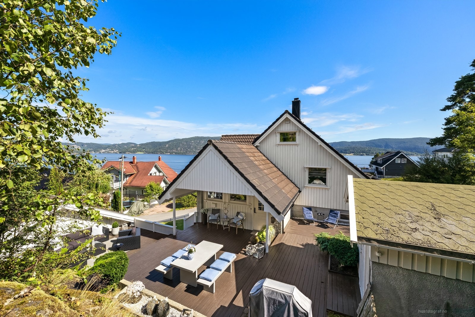 Velholdt enebolig med flott utsikt, gode solforhold og dobbelgarasje! Galleribilde