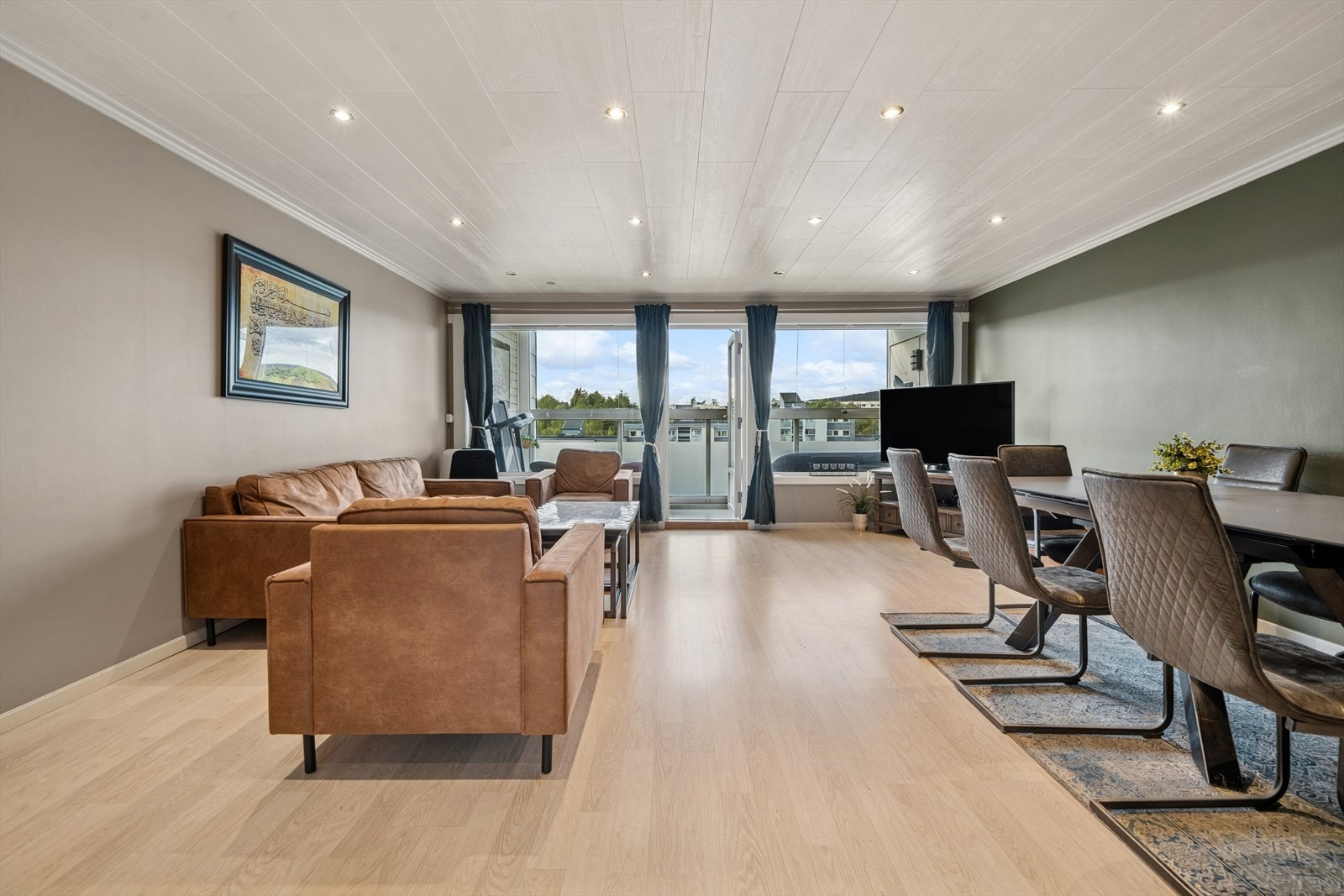 Velkommen til Gransdalen 33A - presentert av eiendomsmegler Farzan Hamid Khan Galleribilde