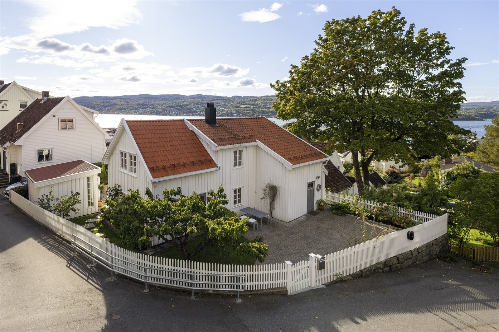 Eiendomsmegler Gry Grønnern Ekeberg presenterer Seimbakken 17 i Drøbak Galleribilde