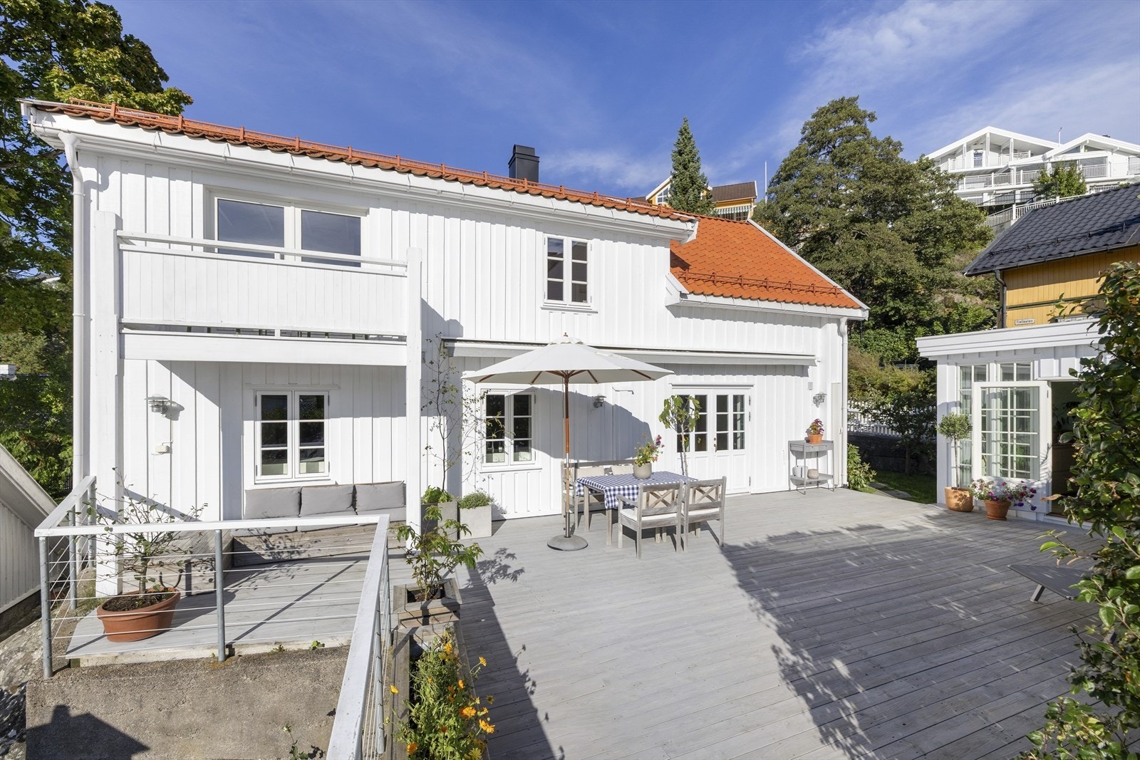 Enebolig med historisk sjarm, solrik hage og flotte uteområder Galleribilde