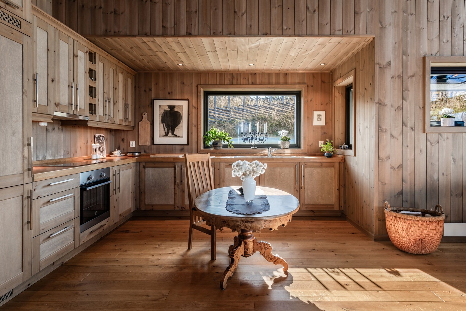 God plass til både oppbevaring og matlaging. Galleribilde