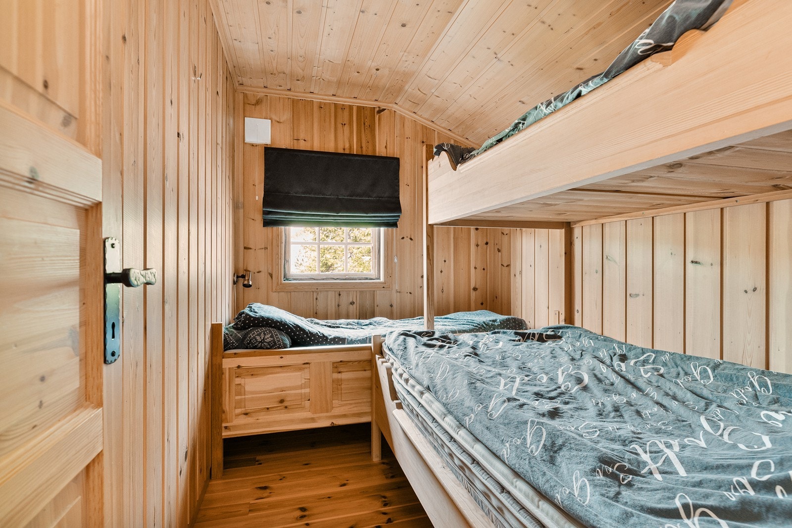 Soverom nummer to med tre sengeplasser Galleribilde