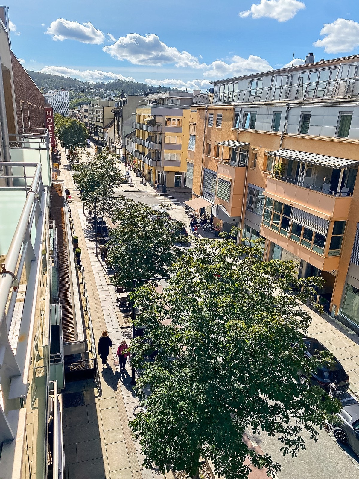 Balkongen med utsikt mot Storgata Galleribilde
