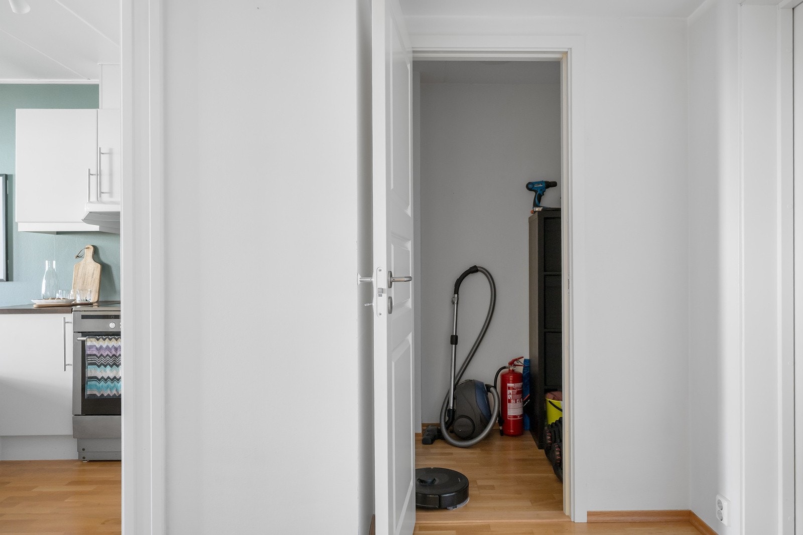 Tilliggende kott/bod fra entreen. Det er også én ekstern bod på fellesområdet. Galleribilde