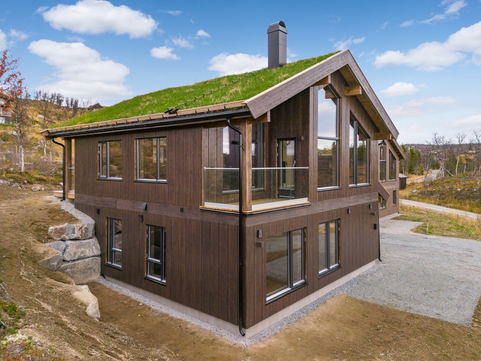 Eiendomsmegler Jannike S. Herleiksplass har gleden av å presentere to prosjekterte hytter på Kikut Sør (Bilde fra tilsvarende hytte) Galleribilde