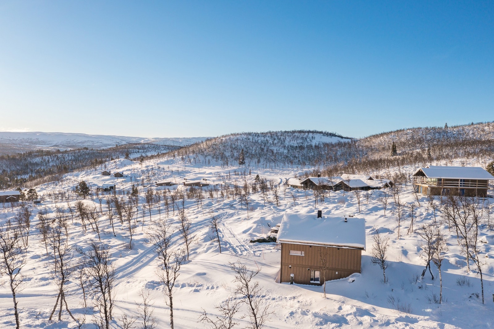 Solhovda Sør med panoramautsikt og solrike tomter som gir en varm atmosfære året rundt Galleribilde