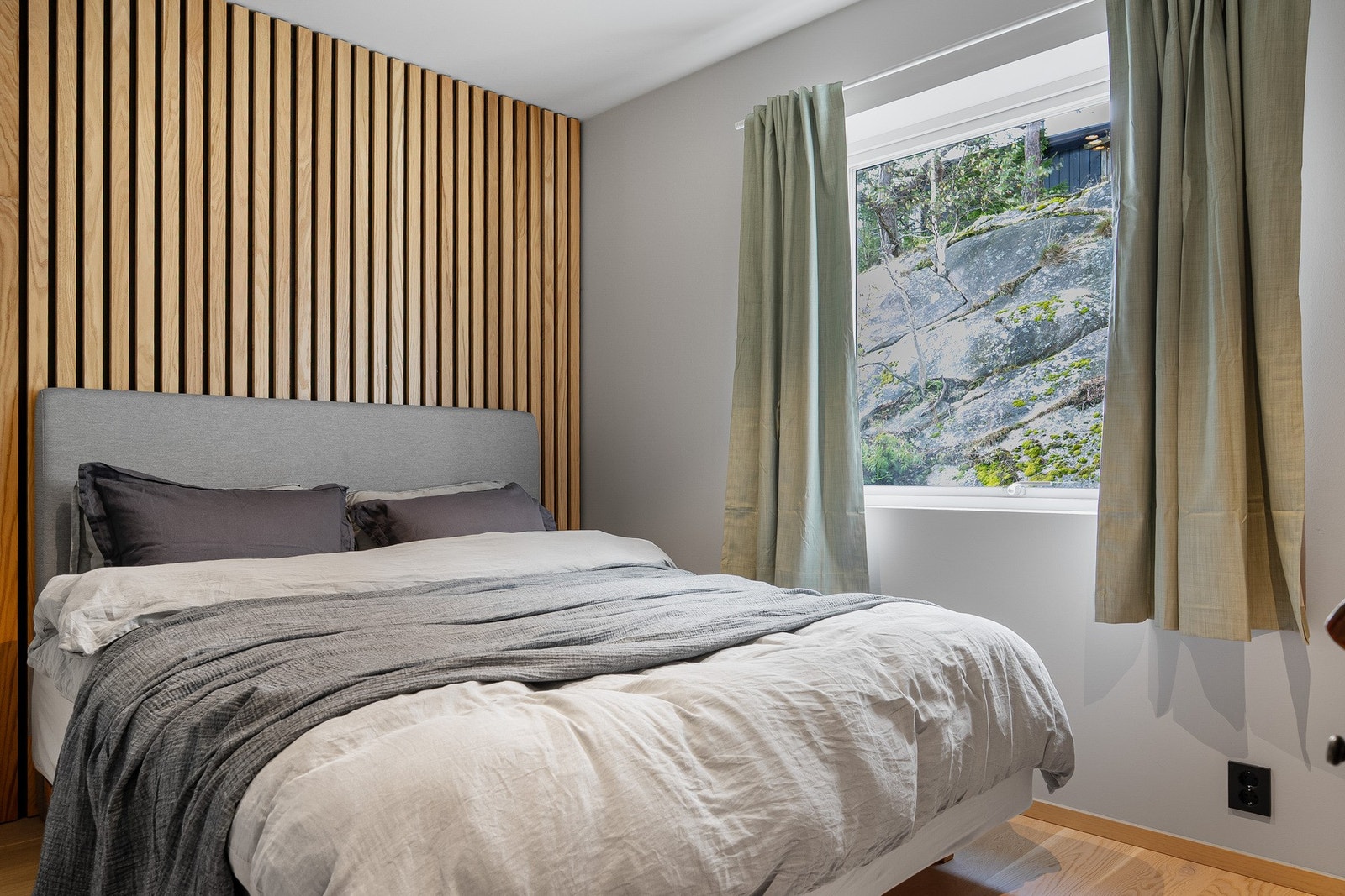 Soverom nr to mot vest. Galleribilde