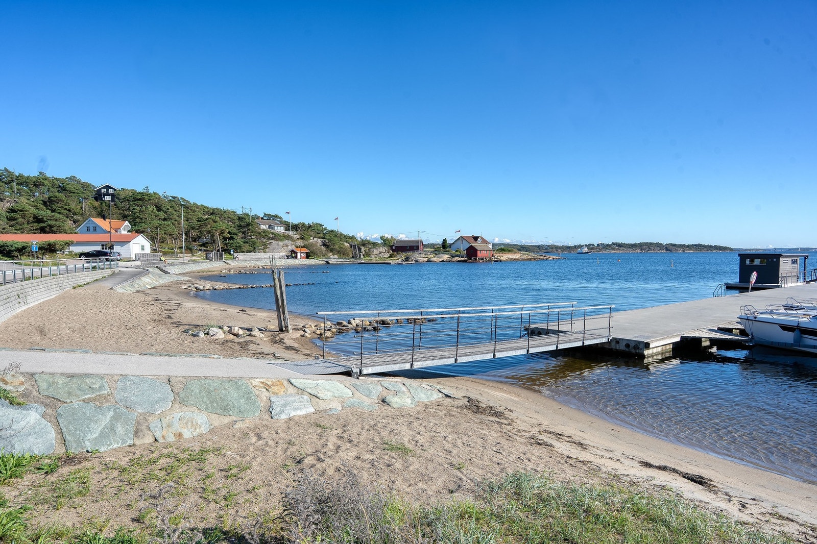 Her kan du spasere og sette spor i sanden. Galleribilde