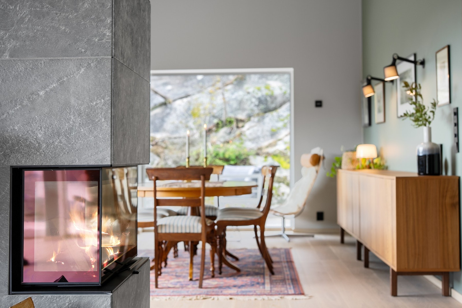 Fra stuen til spisestue/kjøkken. Galleribilde