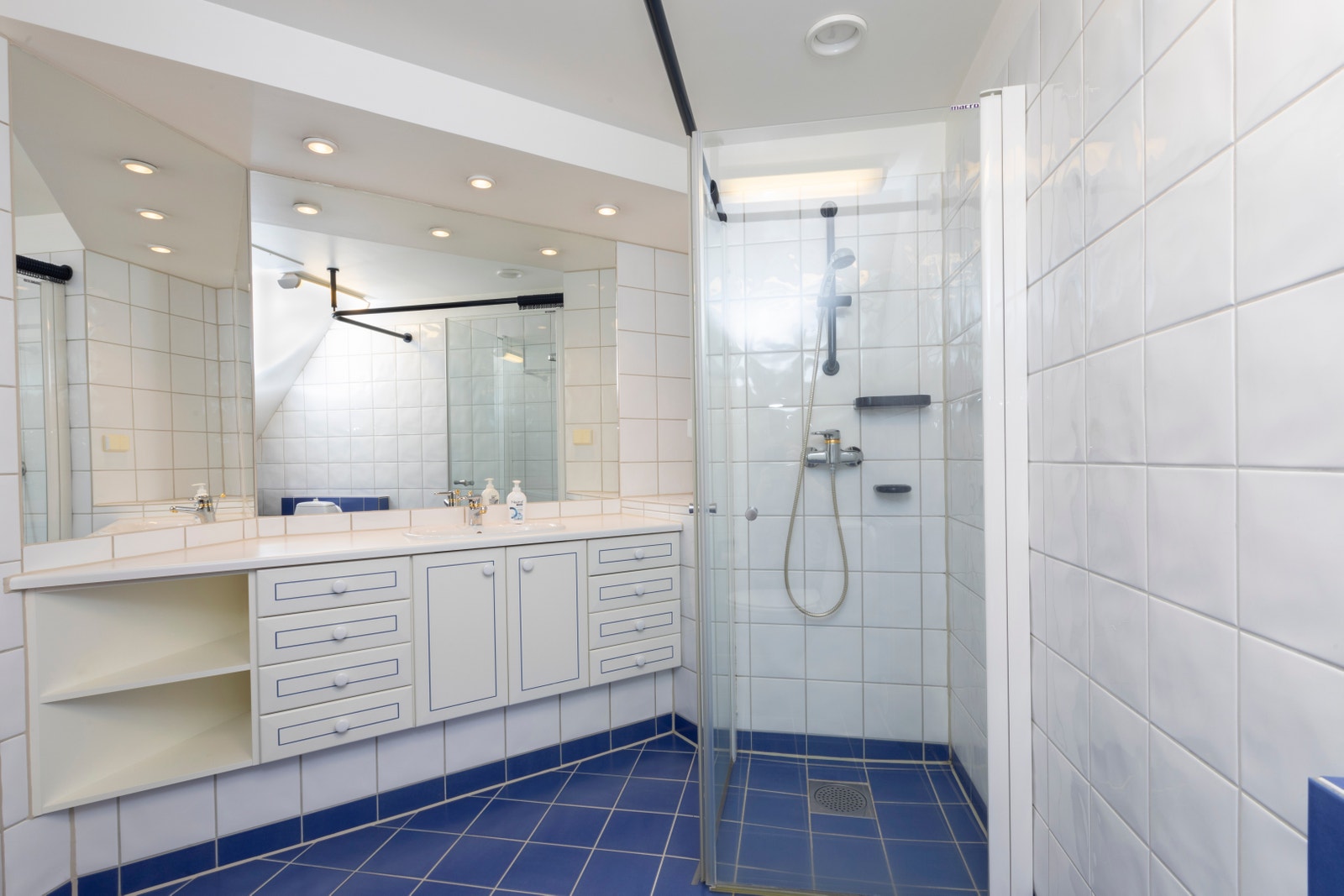 Flislagt bad Galleribilde