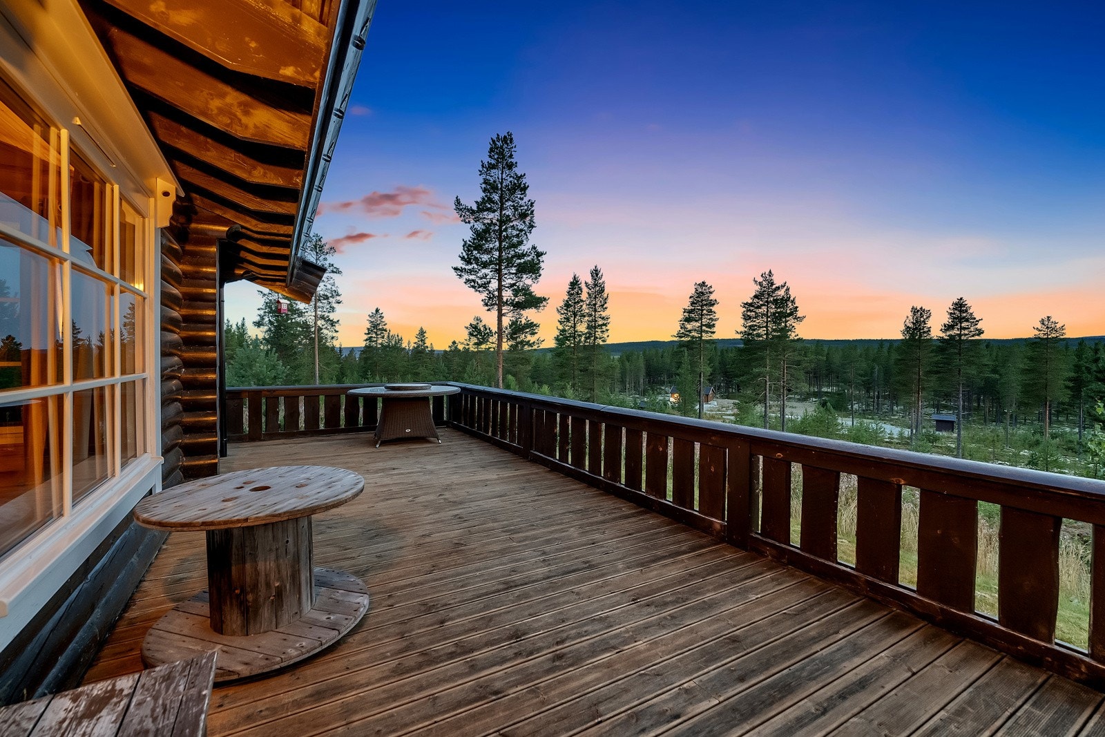 Om sommeren er det perfekt å grille, nyte flott vær og solrike dager. Galleribilde