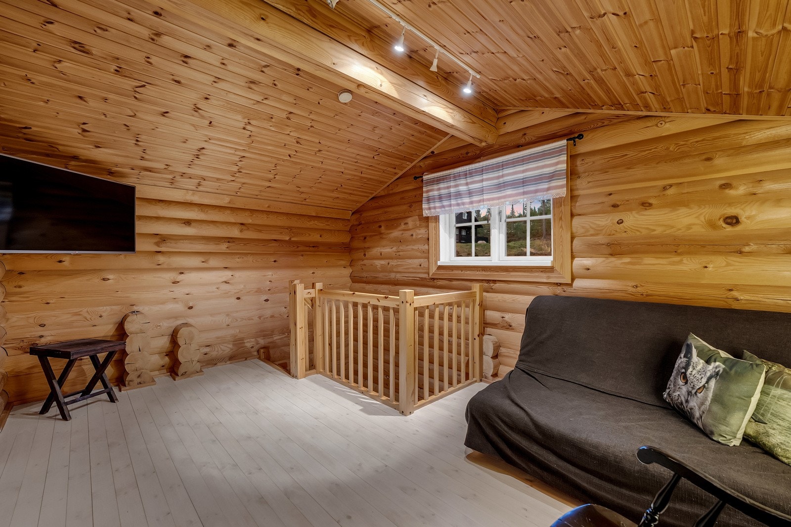 Her har du en koselig Tv-stue hvor man kan slappe av. TV-stuen er perfekt til lek og moro for barna med filmer og spill. Galleribilde