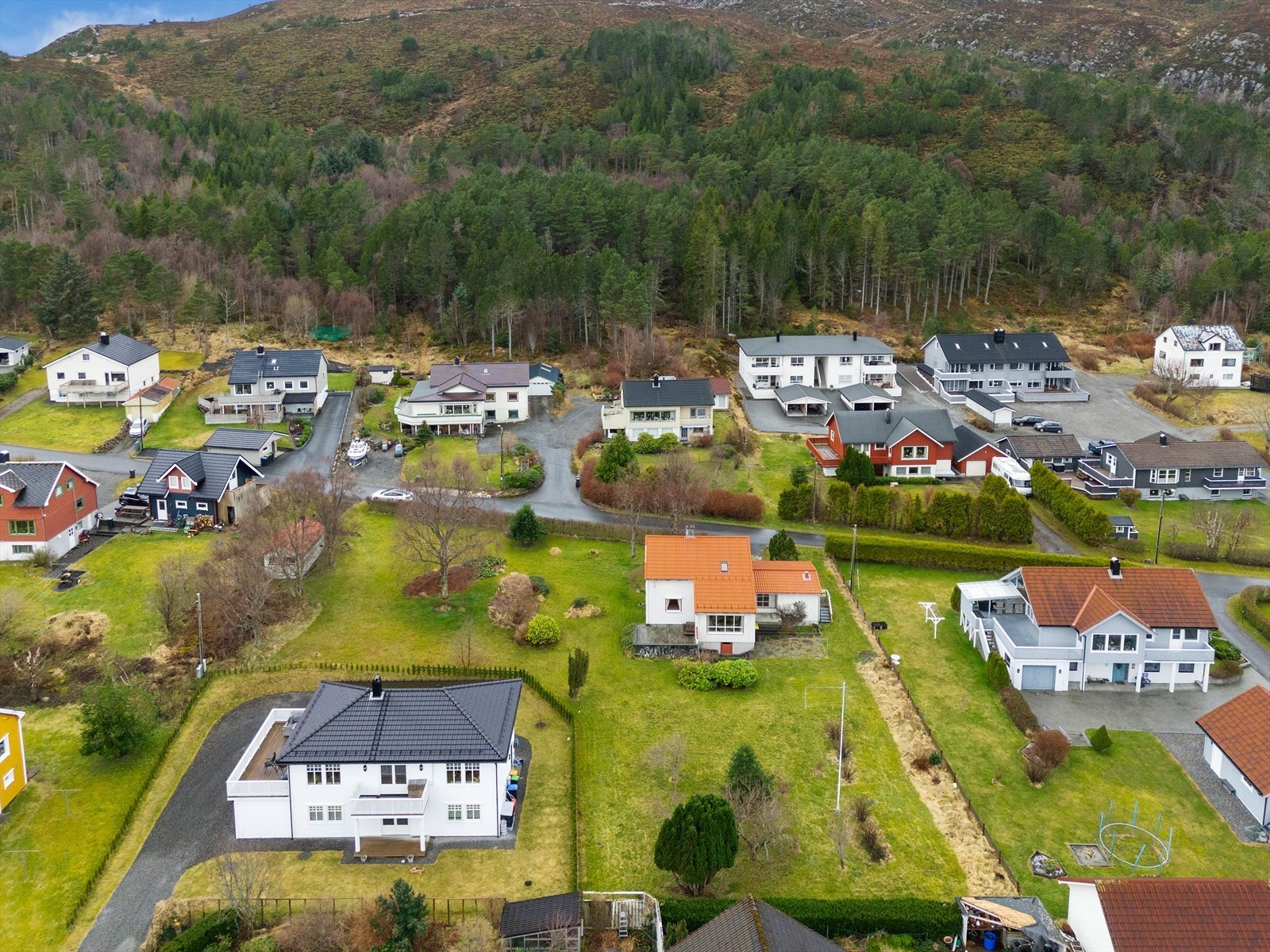 Dronefoto mot vest. Galleribilde