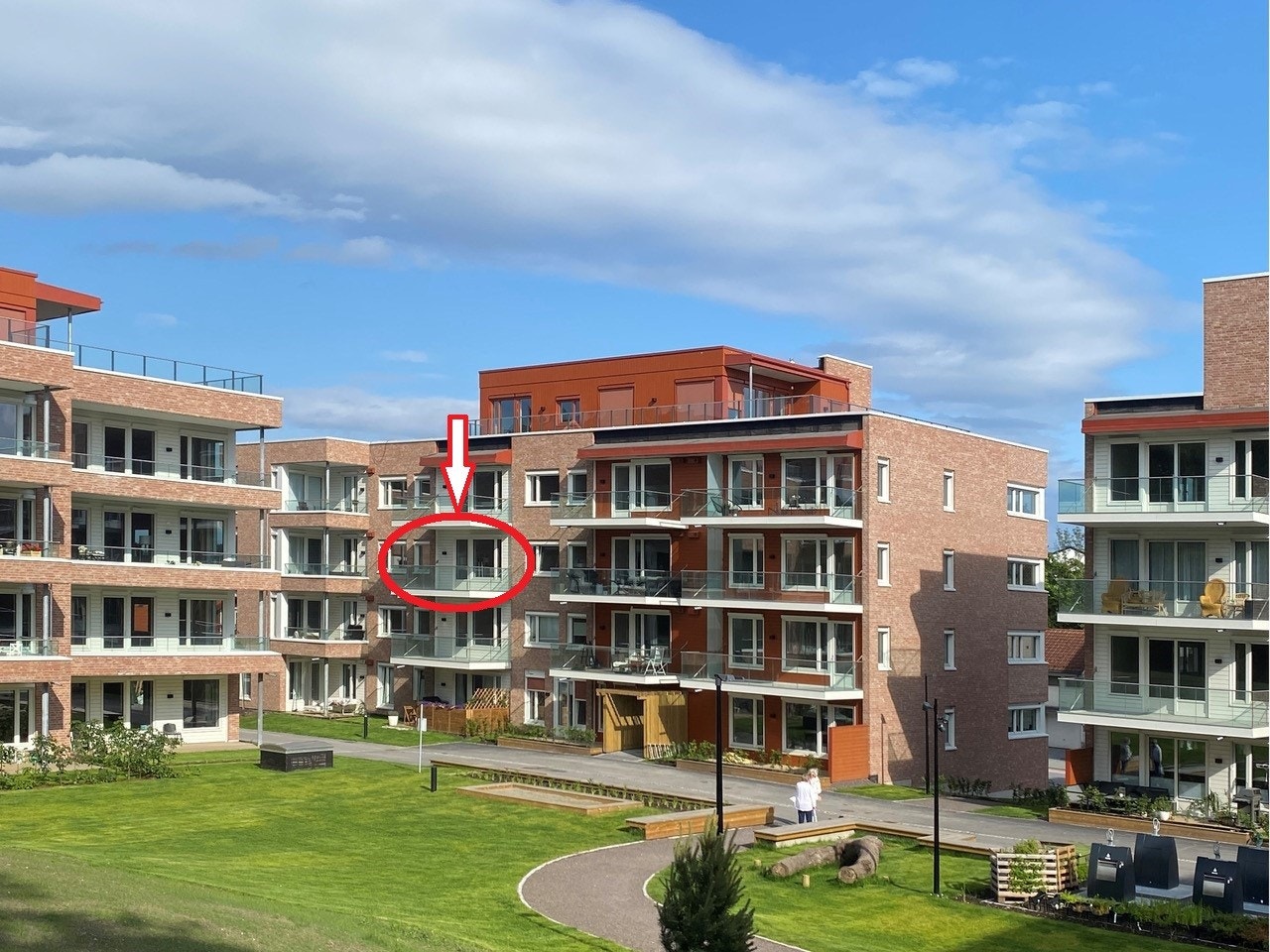 Fint beliggende i 3. etasje med balkong mot gårdstunet Galleribilde