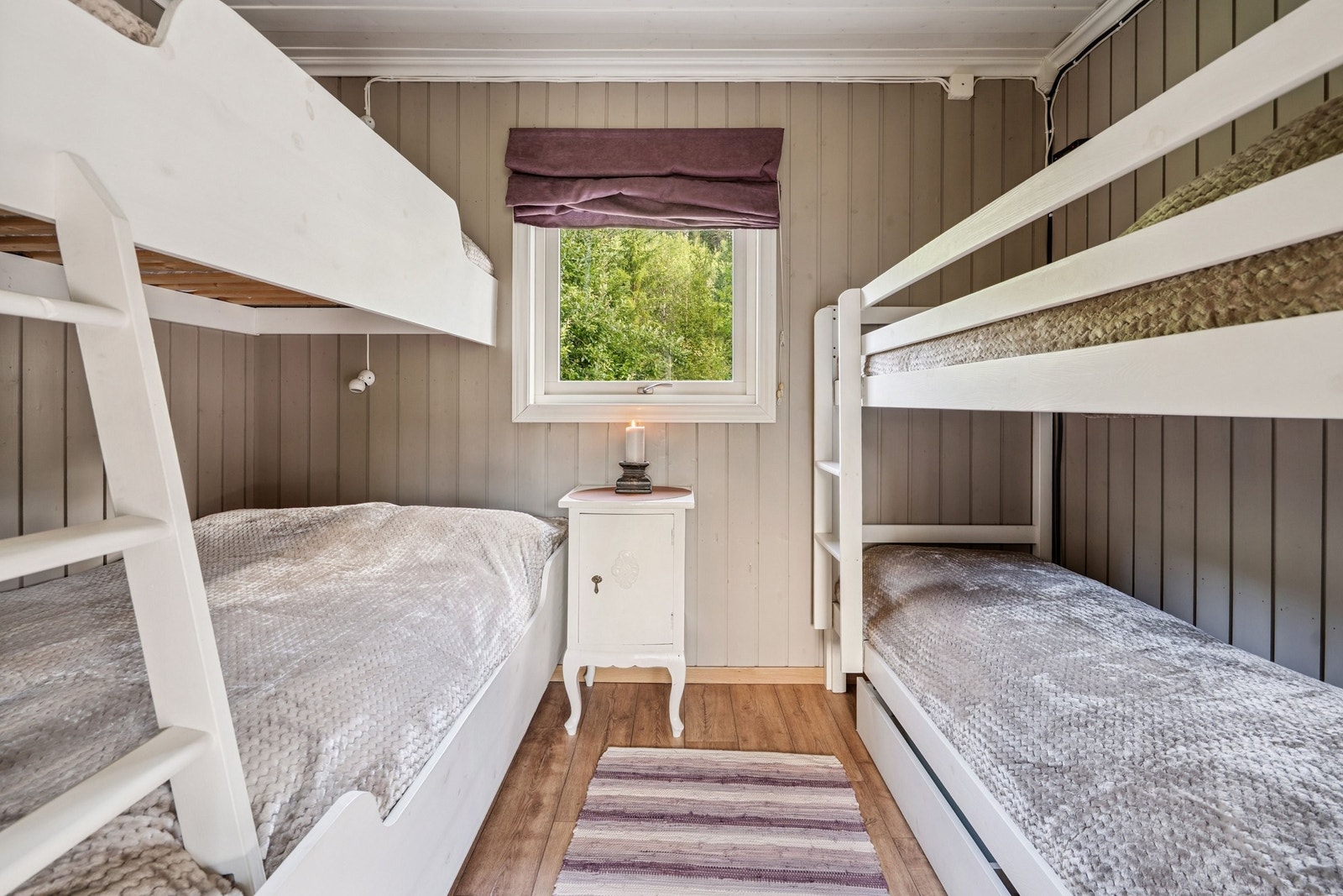 Praktisk soverom med køyesenger- perfekt for både små og store Galleribilde