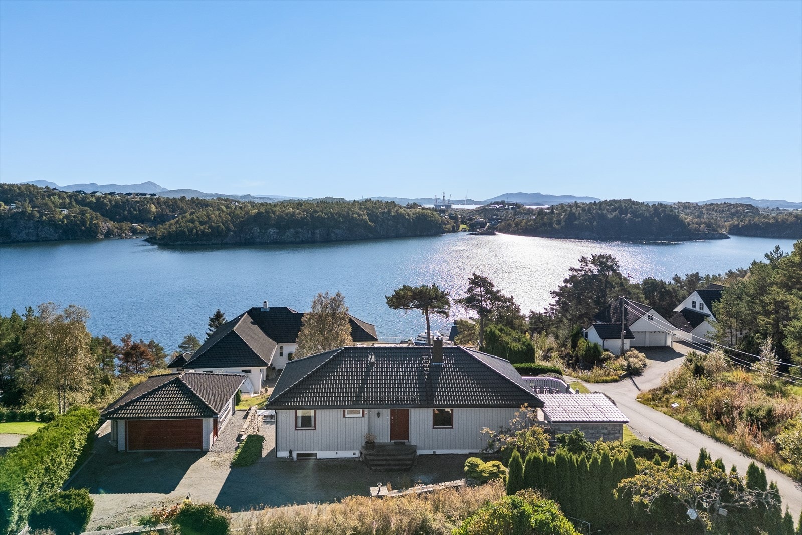 Velkommen til Kinnavegen 38 - Presentert av Eiendomsmegler Norge v/Tom Rosenlund Galleribilde