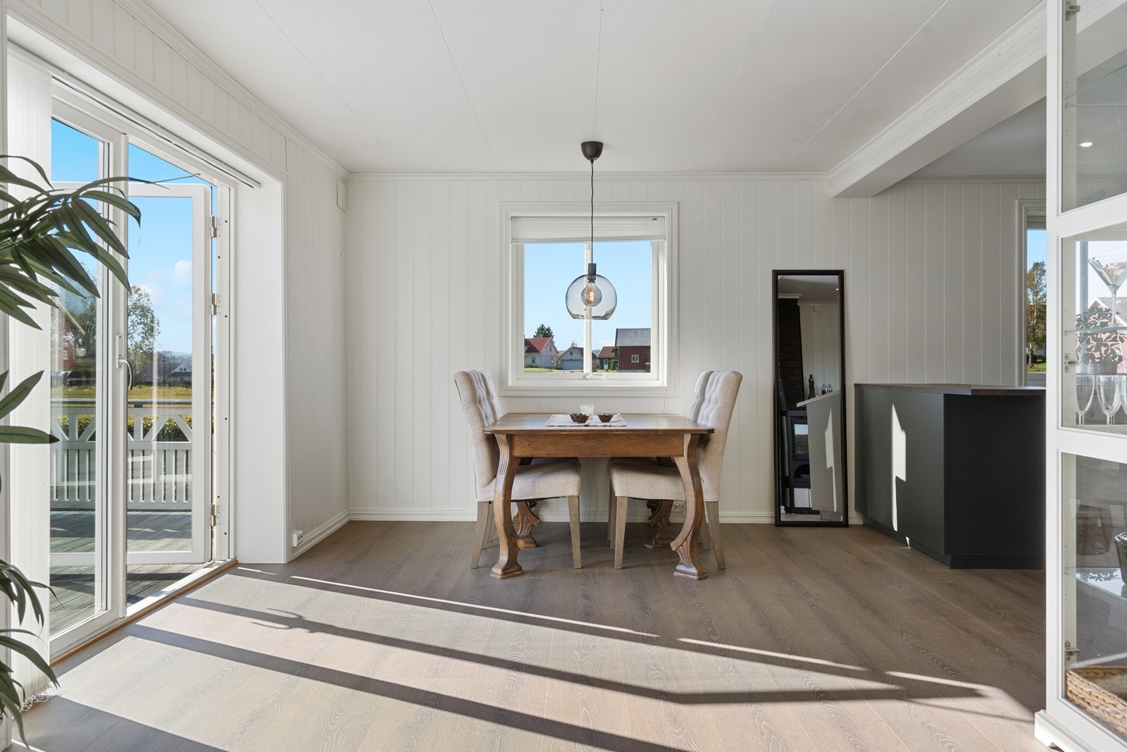 Her får du plass til stort spisebord om ønskelig Galleribilde