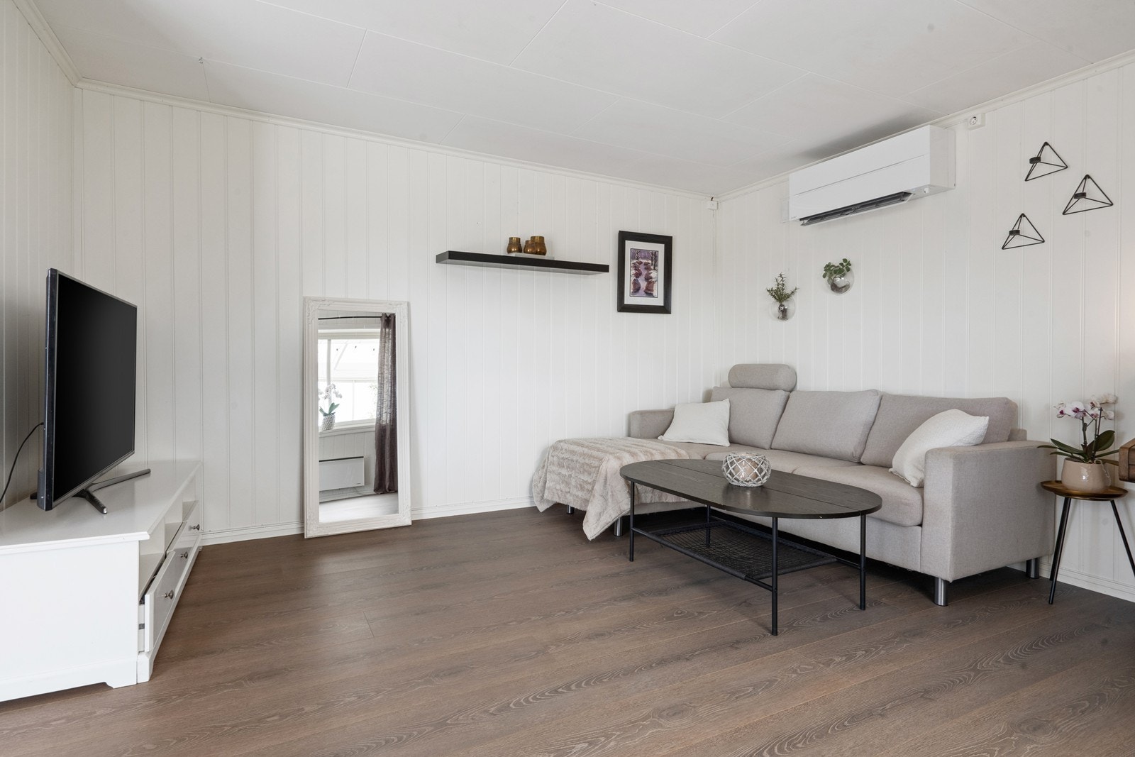 Det er også satt inn varmepumpe i stuen i 2025 Galleribilde