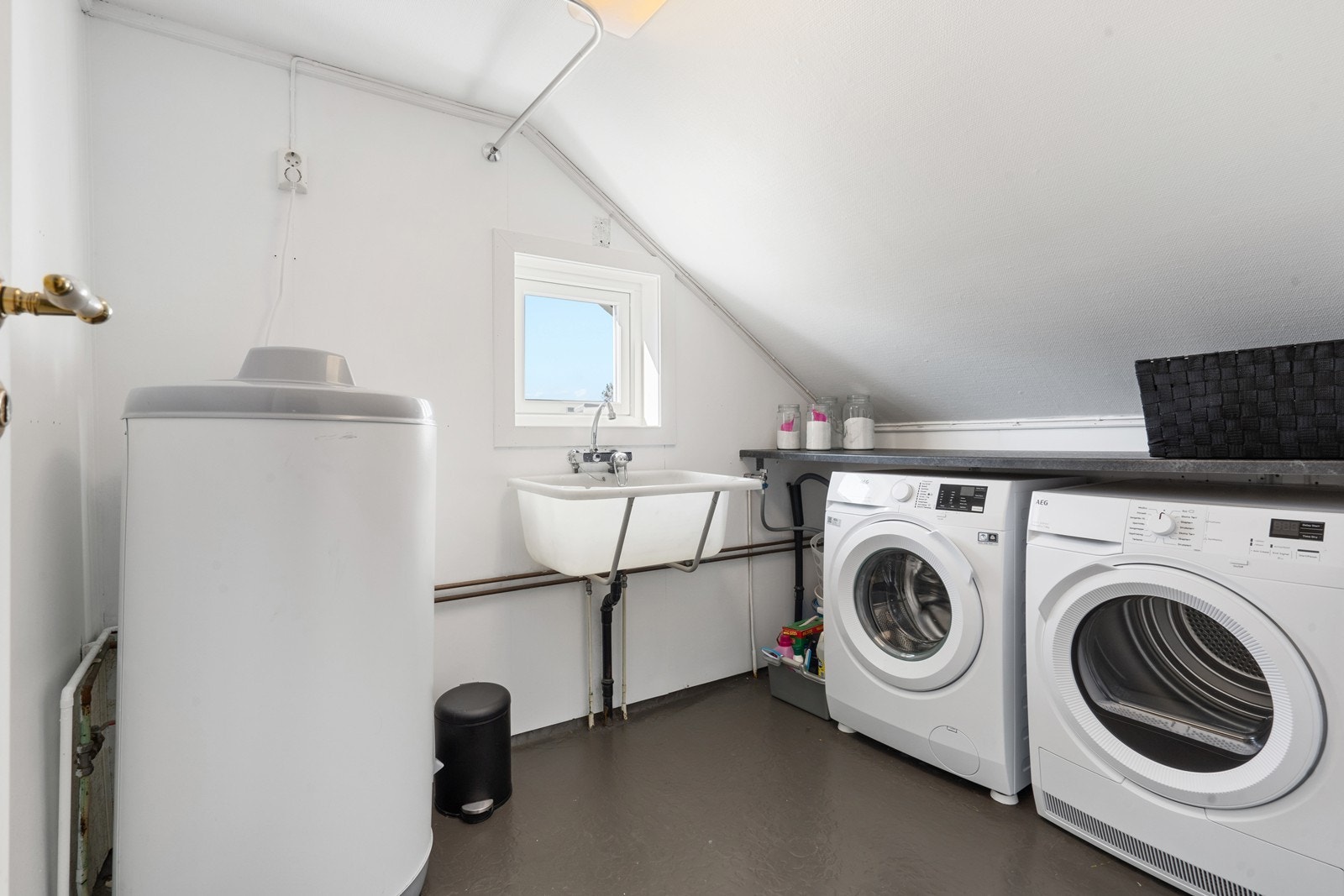 Vaskerom Galleribilde