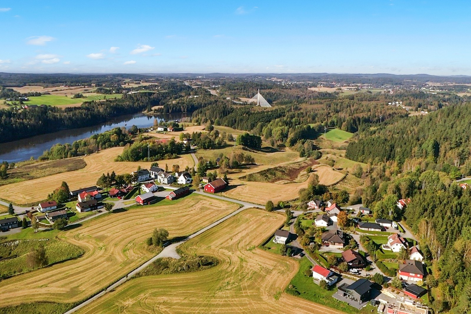 Området byr også på fine turmuligheter samt de historiske gruvene i Romsåsen like ved Galleribilde