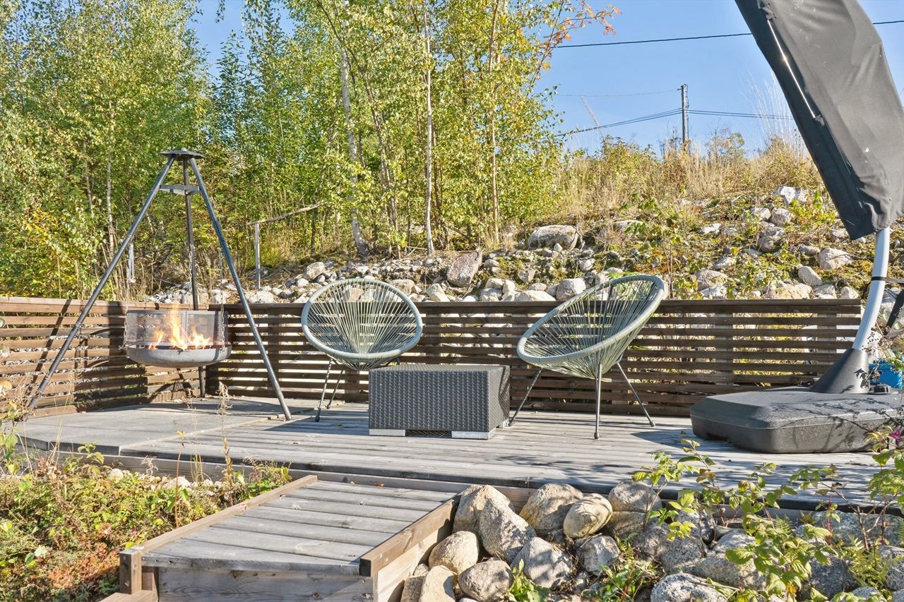 Her oppe kan man nyte gode solforhold og utsikt over området. Galleribilde