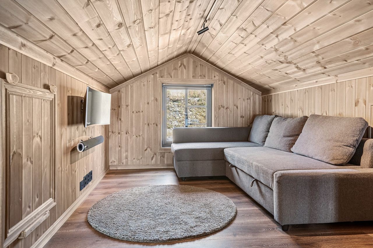 Hemsen fungerer utmerket som en ekstra TV-stue eller soveplass, og har også gulvvarme. Galleribilde