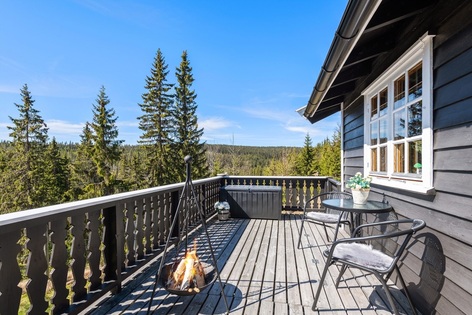 Terrassen på 13m2 er flittig i bruk. Galleribilde