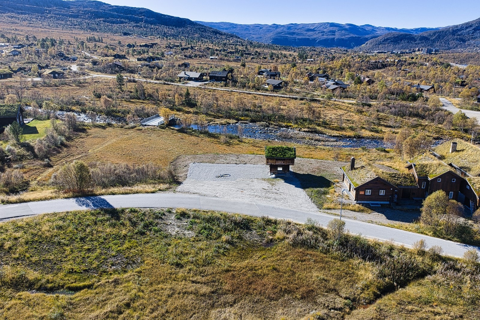 Ferdig opparbeidet tomt med historisk stabbur - rett ved langrennsløyper - vid utsikt og perfekte solforhold Galleribilde