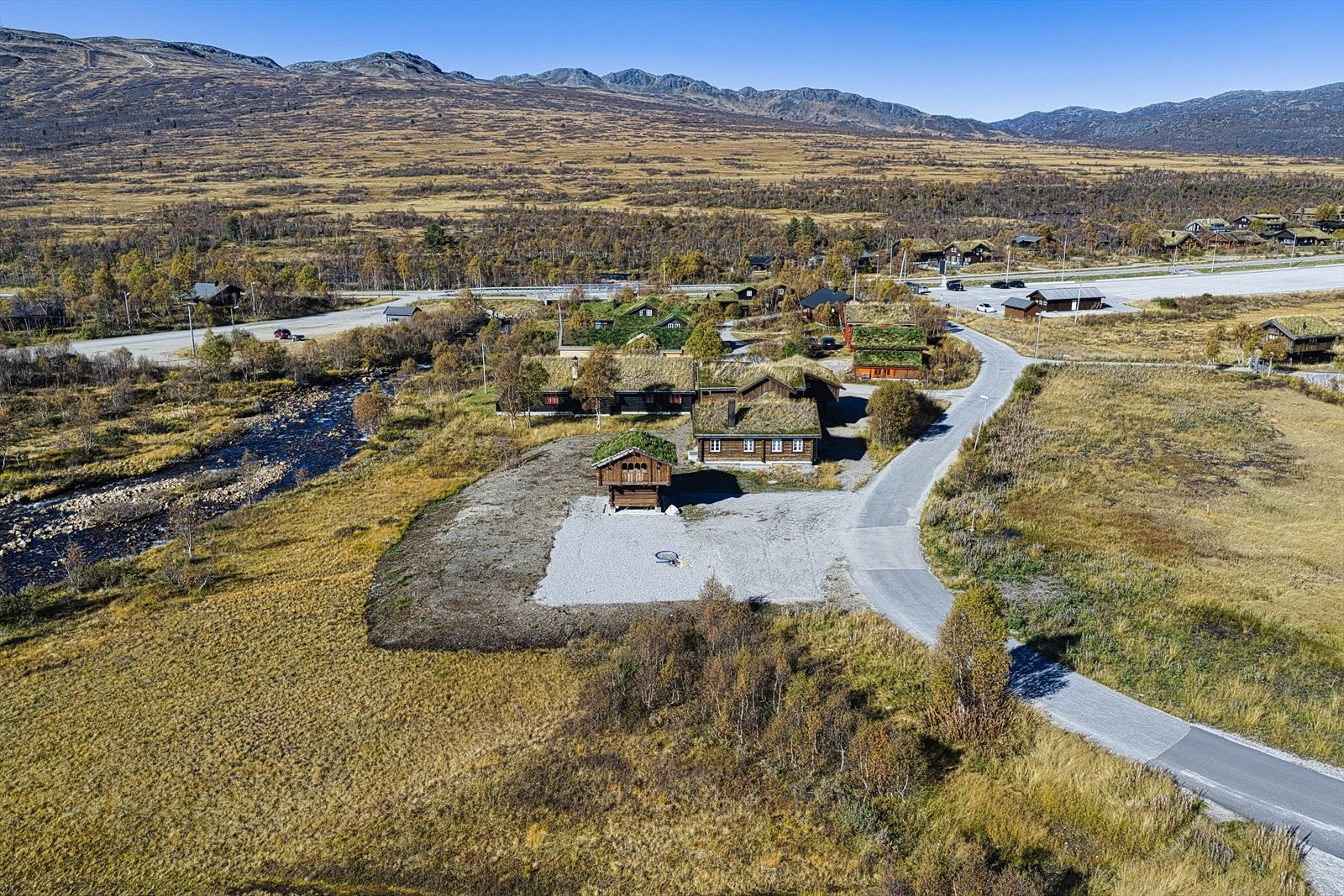 Ferdig opparbeidet tomt med historisk stabbur - rett ved langrennsløyper - vid utsikt og perfekte solforhold Galleribilde