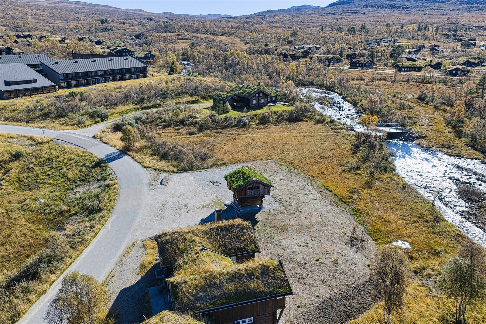 Ferdig opparbeidet tomt med historisk stabbur - rett ved langrennsløyper - vid utsikt og perfekte solforhold Galleribilde