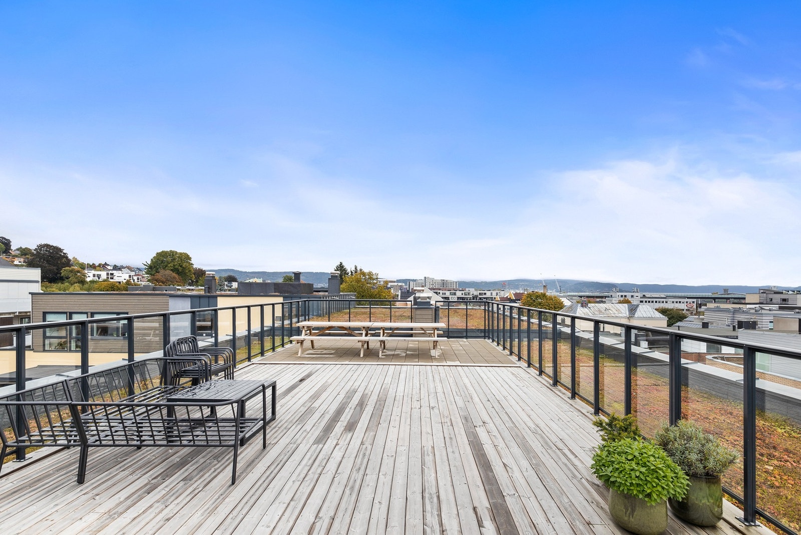 En liten heistur opp har du tilgang til felles takterrasse Galleribilde