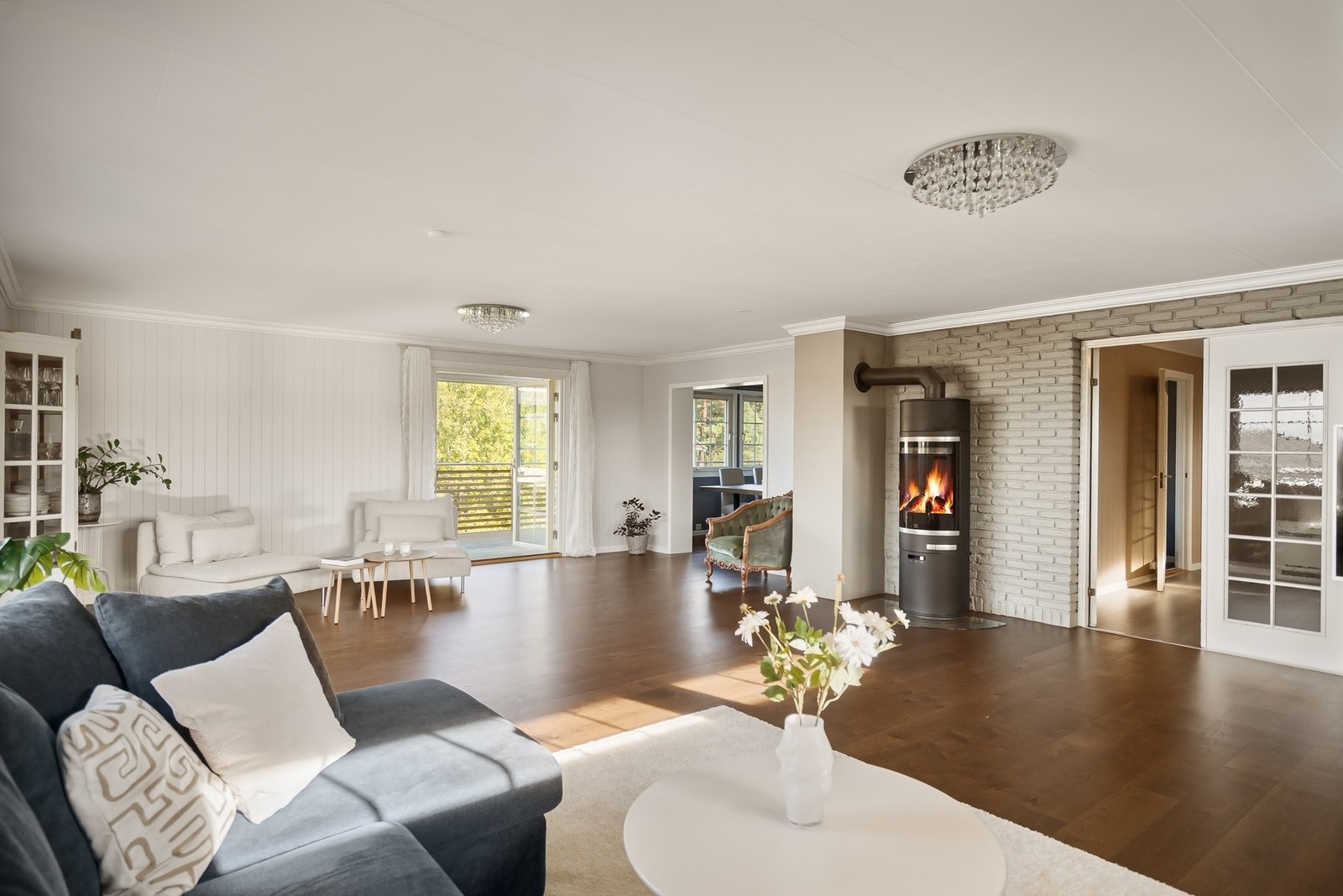 I forbindelse med salget er det blitt utarbeidet EL-kontroll for boligen, og innmaten i sikringsskapet er nytt i 2025 av autorisert firma Galleribilde