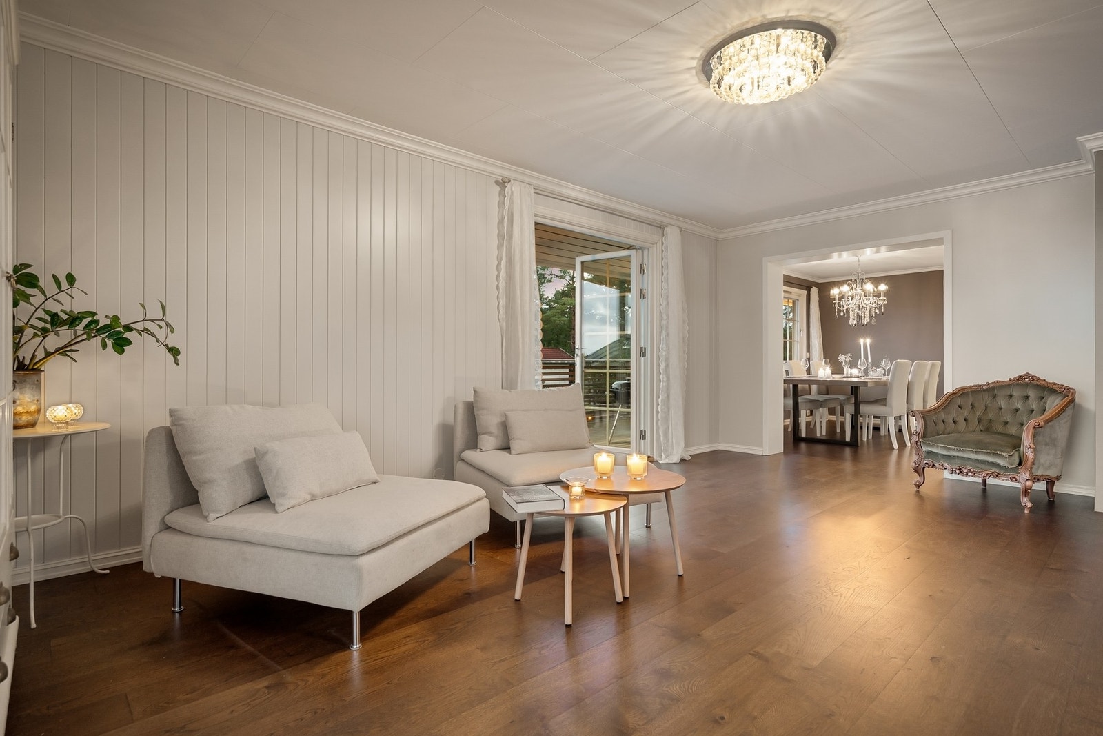 Varmekilder i hovedetasjen er varmepumpe i gang og vedfyr i stue, samt varmekabler på vaskerom Galleribilde